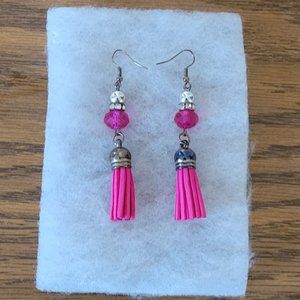 ❣️HP❣️Belk better vtg white leather suede mini tassel fringe charm earrings.